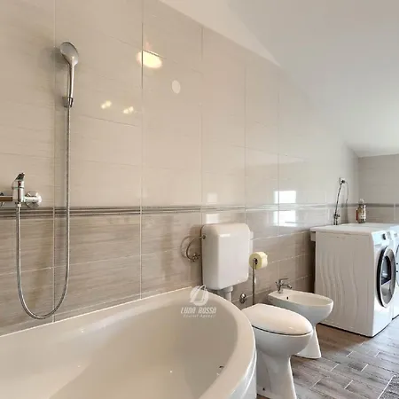 Spacious With Bubble Bath And Garden *