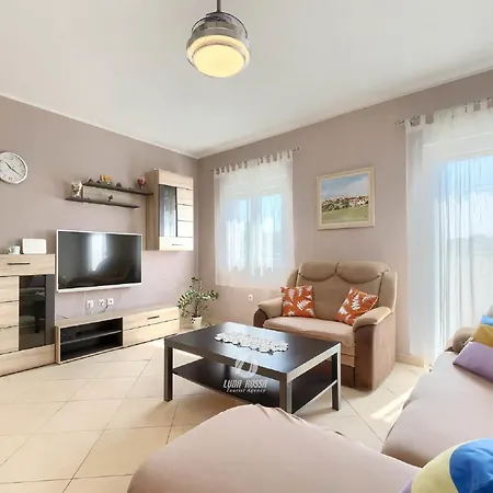 Apartment In Gali Ana With Bubble Bath