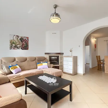 Apartment In Gali Ana With Bubble Bath