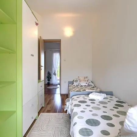 Spacious With Bubble Bath And Garden *
