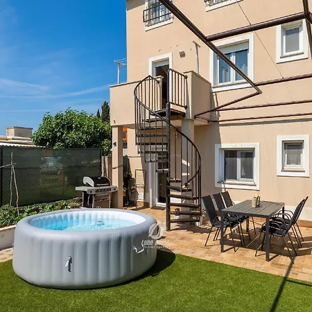 Spacious With Bubble Bath And Garden *