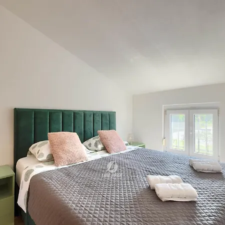Spacious With Bubble Bath And Garden