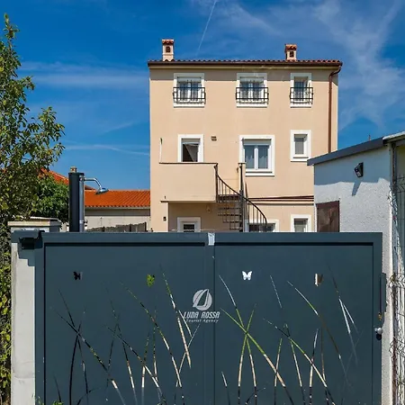 Spacious With Bubble Bath And Garden Apartment *