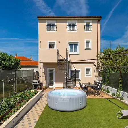 Apartment Spacious With Bubble Bath And Garden *