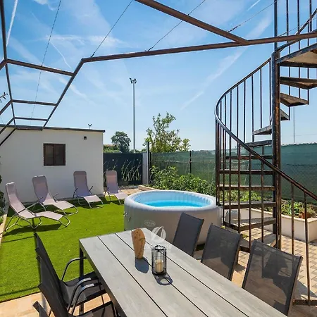 Apartment Spacious With Bubble Bath And Garden